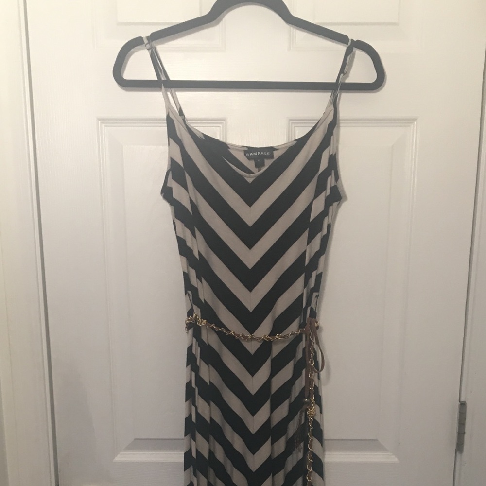 Slimming summer maxi dress w/ belt
